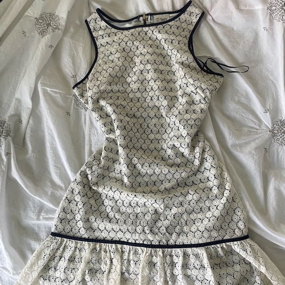 lace dress with striped lining - Picture 6 of 6